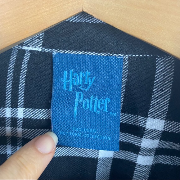 Hot Topic Harry Potter Hogwarts Plaid Button Down - Picture 3 of 7